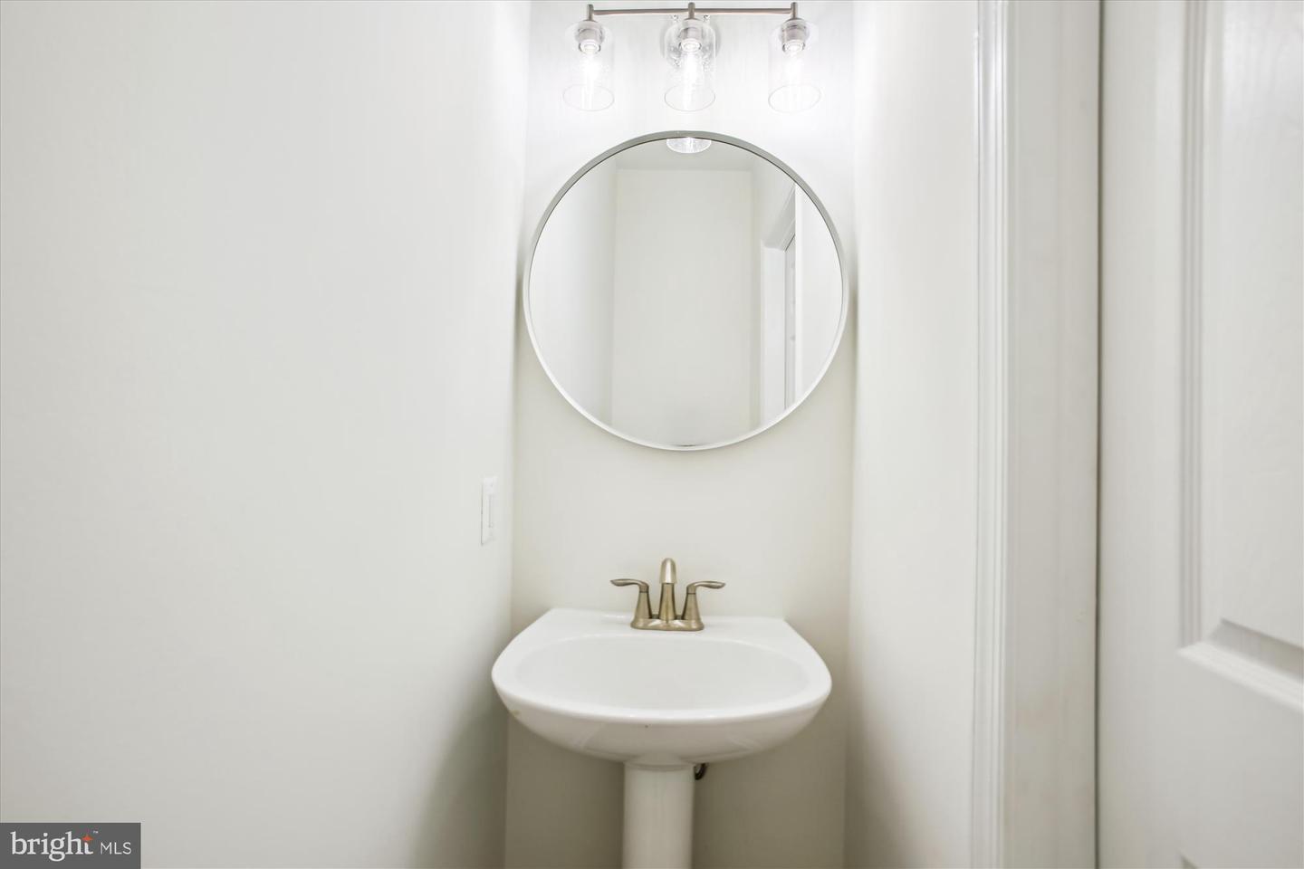 1704 LAKE SHORE CREST DR #32, RESTON, Virginia 20190, 2 Bedrooms Bedrooms, ,1 BathroomBathrooms,Residential,For sale,1704 LAKE SHORE CREST DR #32,VAFX2237796 MLS # VAFX2237796
