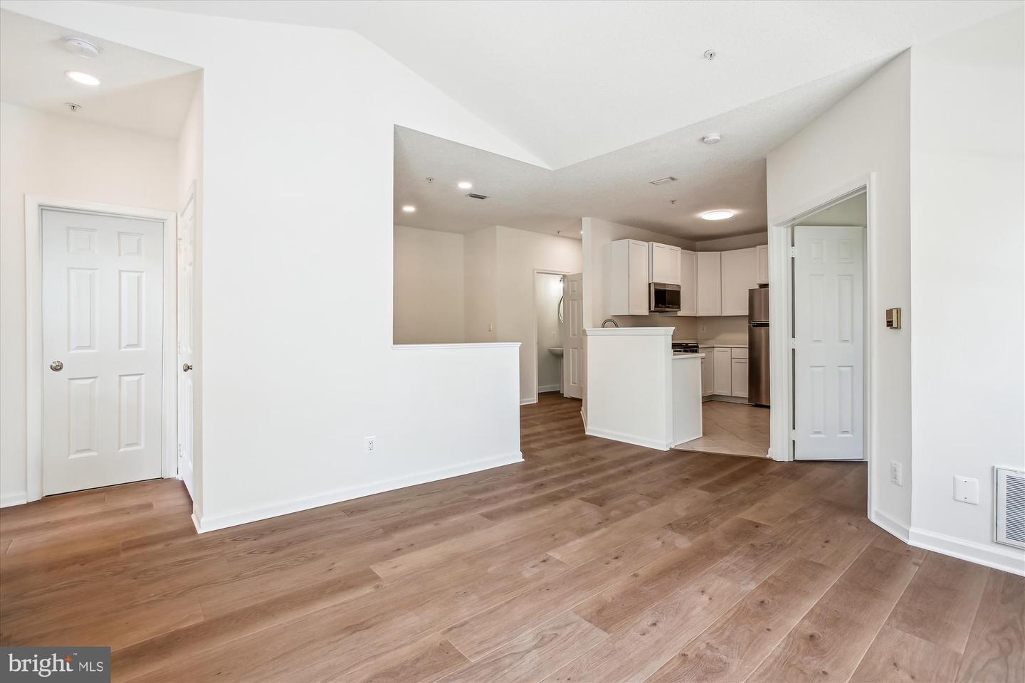 1704 LAKE SHORE CREST DR #32, RESTON, Virginia 20190, 2 Bedrooms Bedrooms, ,1 BathroomBathrooms,Residential,For sale,1704 LAKE SHORE CREST DR #32,VAFX2237796 MLS # VAFX2237796