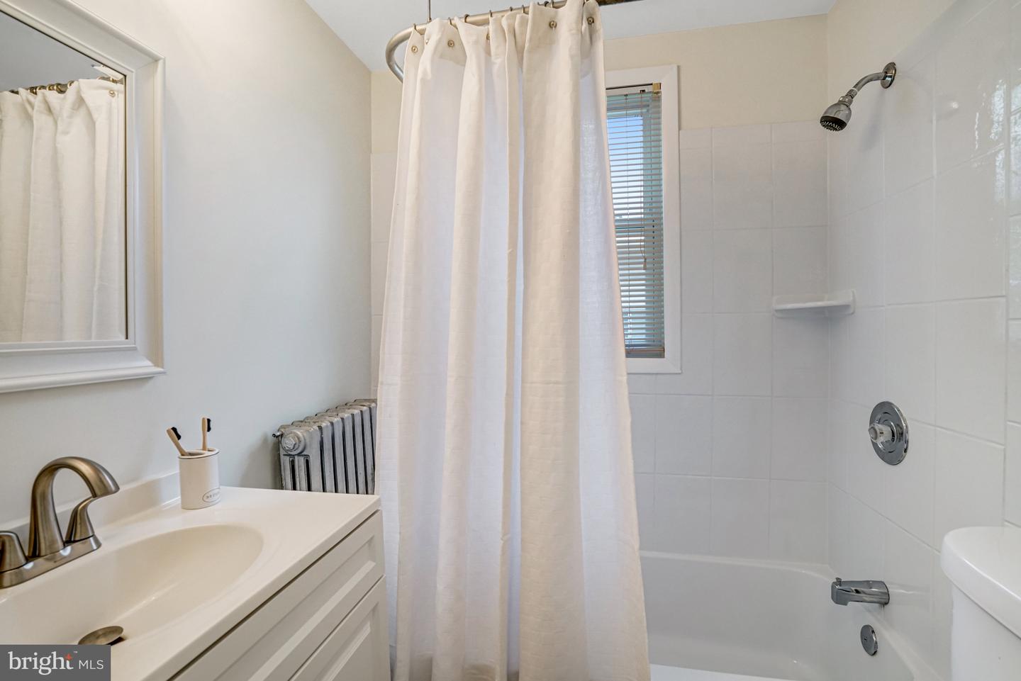 923 20TH ST S, ARLINGTON, Virginia 22202, 4 Bedrooms Bedrooms, ,3 BathroomsBathrooms,Residential,For sale,923 20TH ST S,VAAR2056818 MLS # VAAR2056818