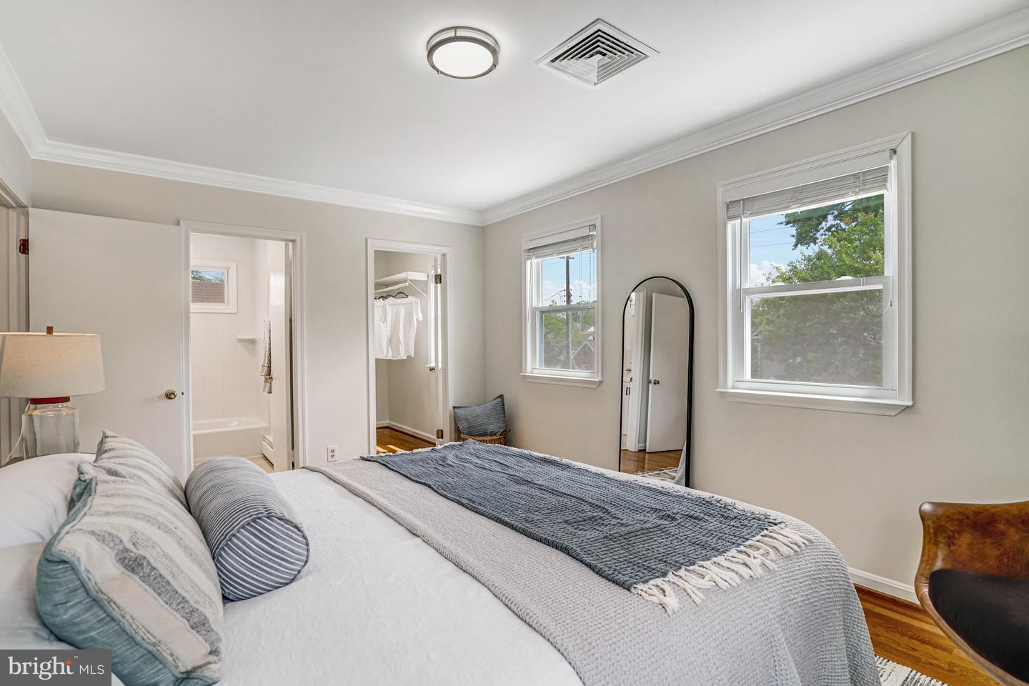 923 20TH ST S, ARLINGTON, Virginia 22202, 4 Bedrooms Bedrooms, ,3 BathroomsBathrooms,Residential,For sale,923 20TH ST S,VAAR2056818 MLS # VAAR2056818