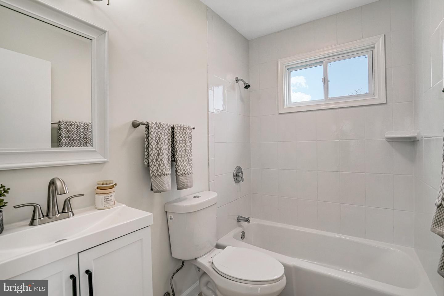 923 20TH ST S, ARLINGTON, Virginia 22202, 4 Bedrooms Bedrooms, ,3 BathroomsBathrooms,Residential,For sale,923 20TH ST S,VAAR2056818 MLS # VAAR2056818
