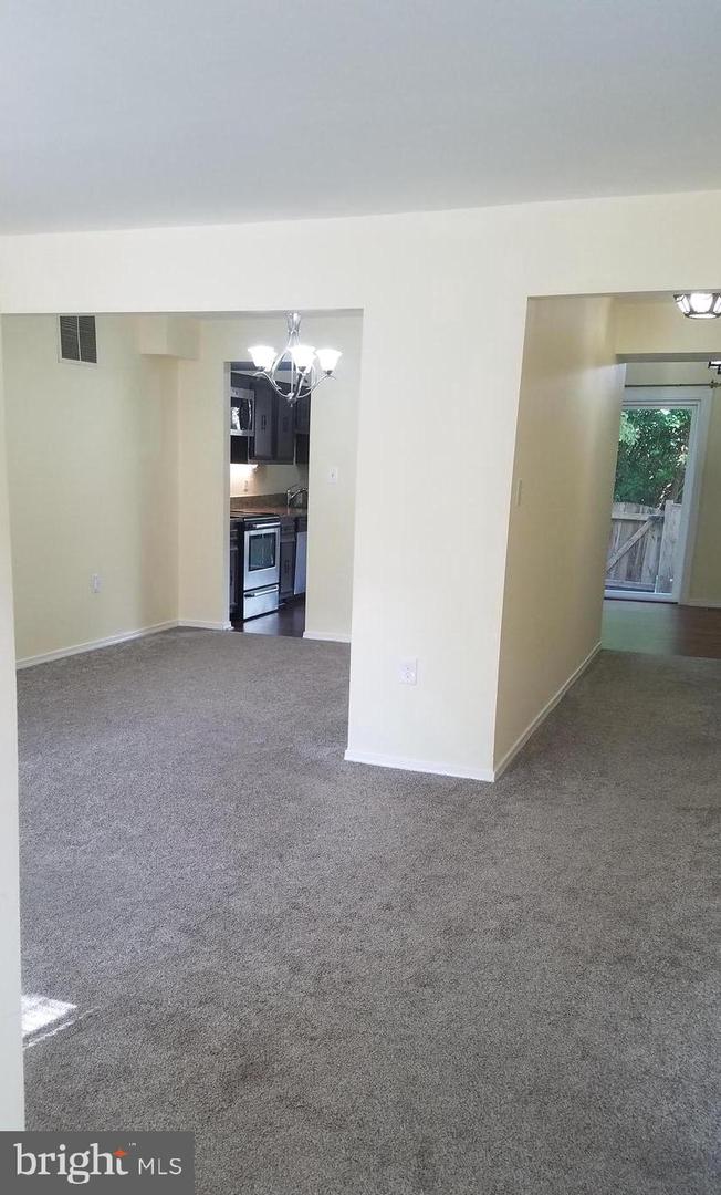 2930 JERMANTOWN RD #13, OAKTON, Virginia 22124, 3 Bedrooms Bedrooms, ,2 BathroomsBathrooms,Residential,For sale,2930 JERMANTOWN RD #13,VAFX2237794 MLS # VAFX2237794