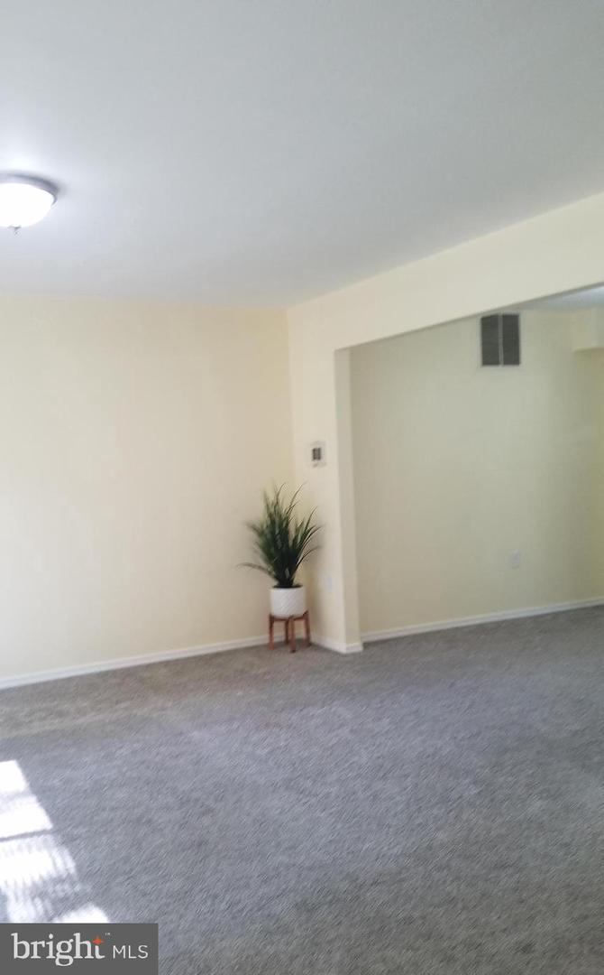 2930 JERMANTOWN RD #13, OAKTON, Virginia 22124, 3 Bedrooms Bedrooms, ,2 BathroomsBathrooms,Residential,For sale,2930 JERMANTOWN RD #13,VAFX2237794 MLS # VAFX2237794