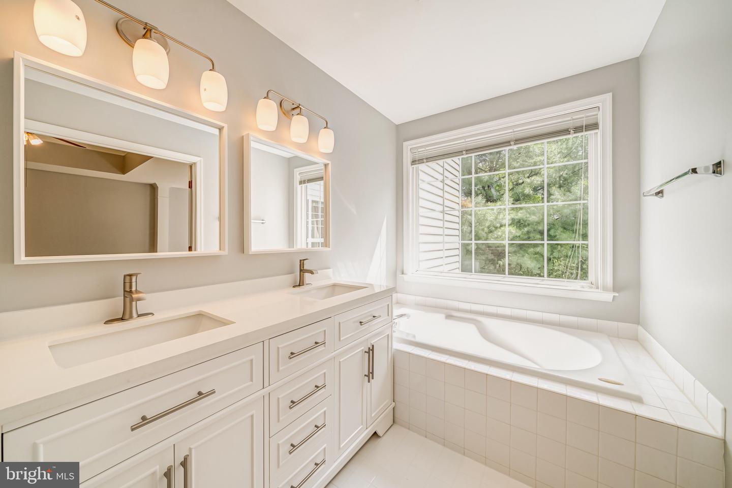 13937 GOTHIC DR, CENTREVILLE, Virginia 20121, 3 Bedrooms Bedrooms, ,3 BathroomsBathrooms,Residential,For sale,13937 GOTHIC DR,VAFX2237798 MLS # VAFX2237798