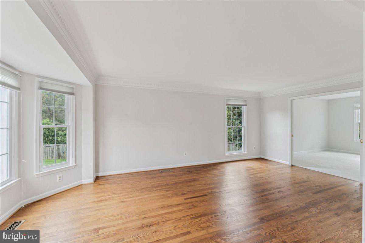 3020 FOX MILL RD, OAKTON, Virginia 22124, 5 Bedrooms Bedrooms, ,4 BathroomsBathrooms,Residential,For sale,3020 FOX MILL RD,VAFX2237638 MLS # VAFX2237638