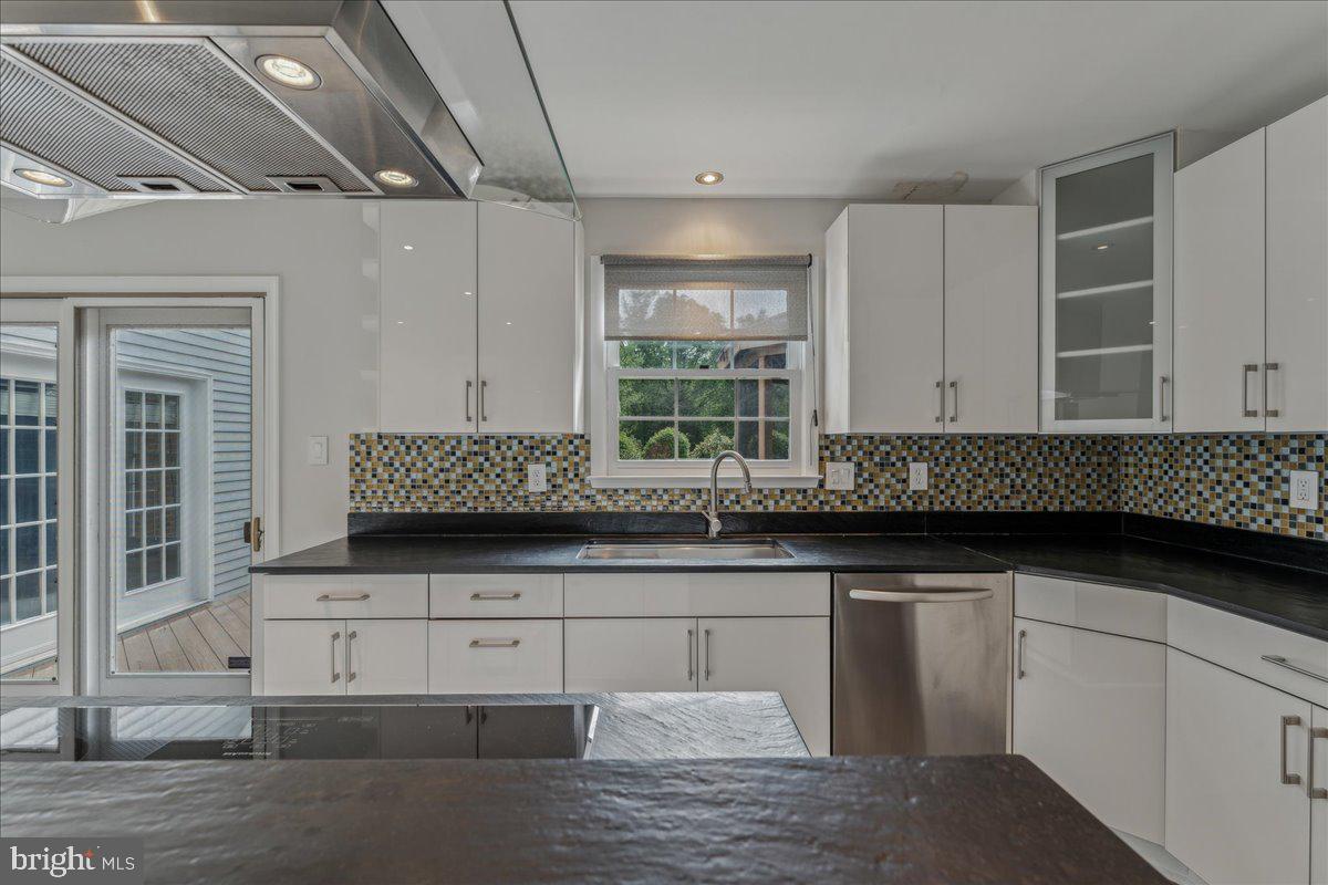 3020 FOX MILL RD, OAKTON, Virginia 22124, 5 Bedrooms Bedrooms, ,4 BathroomsBathrooms,Residential,For sale,3020 FOX MILL RD,VAFX2237638 MLS # VAFX2237638