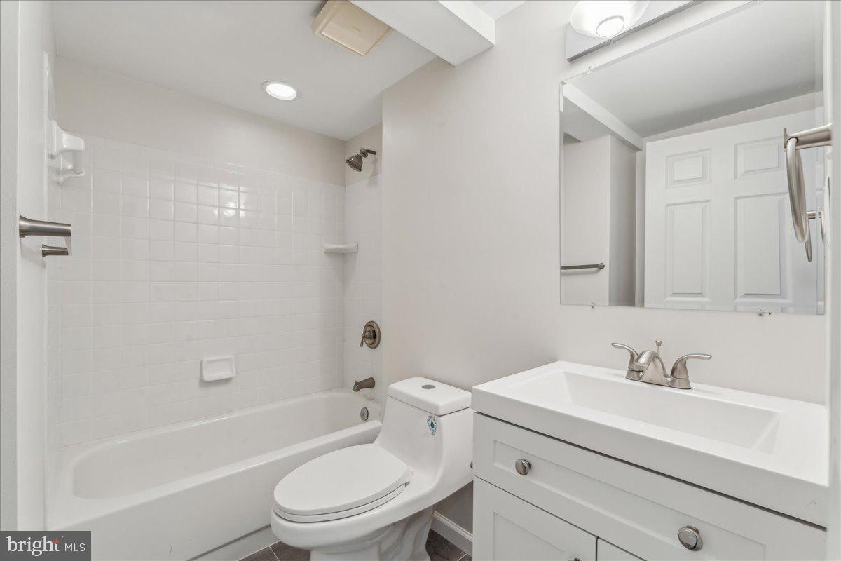3020 FOX MILL RD, OAKTON, Virginia 22124, 5 Bedrooms Bedrooms, ,4 BathroomsBathrooms,Residential,For sale,3020 FOX MILL RD,VAFX2237638 MLS # VAFX2237638