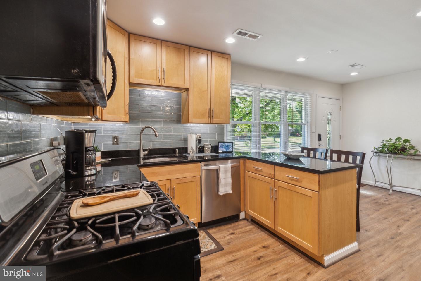 5511 MOULTRIE RD, SPRINGFIELD, Virginia 22151, 3 Bedrooms Bedrooms, 13 Rooms Rooms,2 BathroomsBathrooms,Residential,For sale,5511 MOULTRIE RD,VAFX2237736 MLS # VAFX2237736