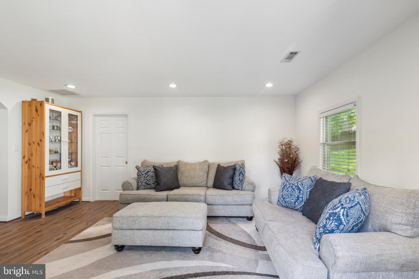 5511 MOULTRIE RD, SPRINGFIELD, Virginia 22151, 3 Bedrooms Bedrooms, 13 Rooms Rooms,2 BathroomsBathrooms,Residential,For sale,5511 MOULTRIE RD,VAFX2237736 MLS # VAFX2237736