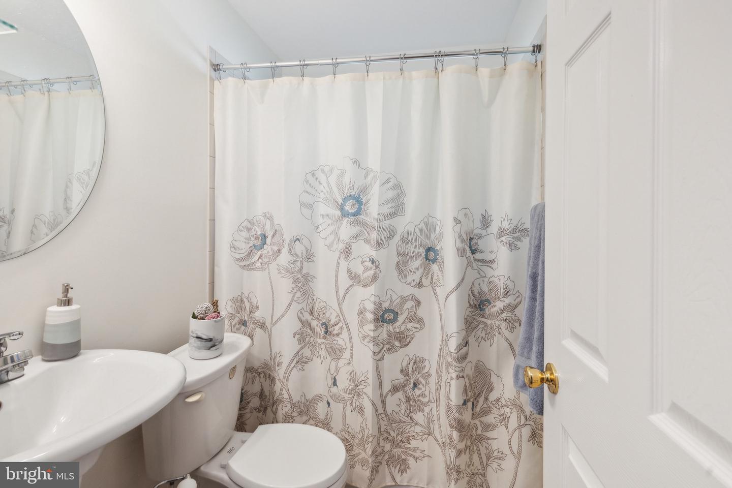 5511 MOULTRIE RD, SPRINGFIELD, Virginia 22151, 3 Bedrooms Bedrooms, 13 Rooms Rooms,2 BathroomsBathrooms,Residential,For sale,5511 MOULTRIE RD,VAFX2237736 MLS # VAFX2237736