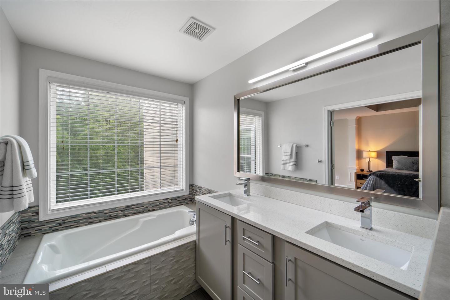 8207 SINGLELEAF LN, LORTON, Virginia 22079, 4 Bedrooms Bedrooms, ,3 BathroomsBathrooms,Residential,For sale,8207 SINGLELEAF LN,VAFX2237900 MLS # VAFX2237900
