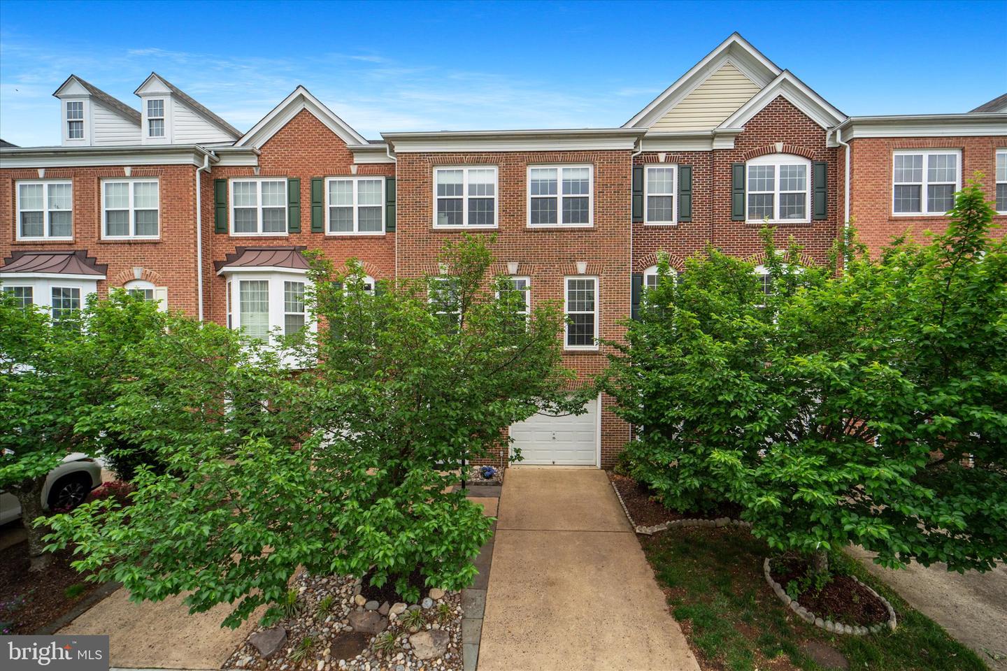 8207 SINGLELEAF LN, LORTON, Virginia 22079, 4 Bedrooms Bedrooms, ,3 BathroomsBathrooms,Residential,For sale,8207 SINGLELEAF LN,VAFX2237900 MLS # VAFX2237900