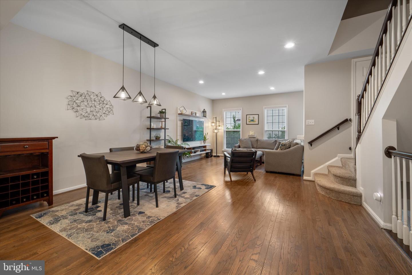 8207 SINGLELEAF LN, LORTON, Virginia 22079, 4 Bedrooms Bedrooms, ,3 BathroomsBathrooms,Residential,For sale,8207 SINGLELEAF LN,VAFX2237900 MLS # VAFX2237900