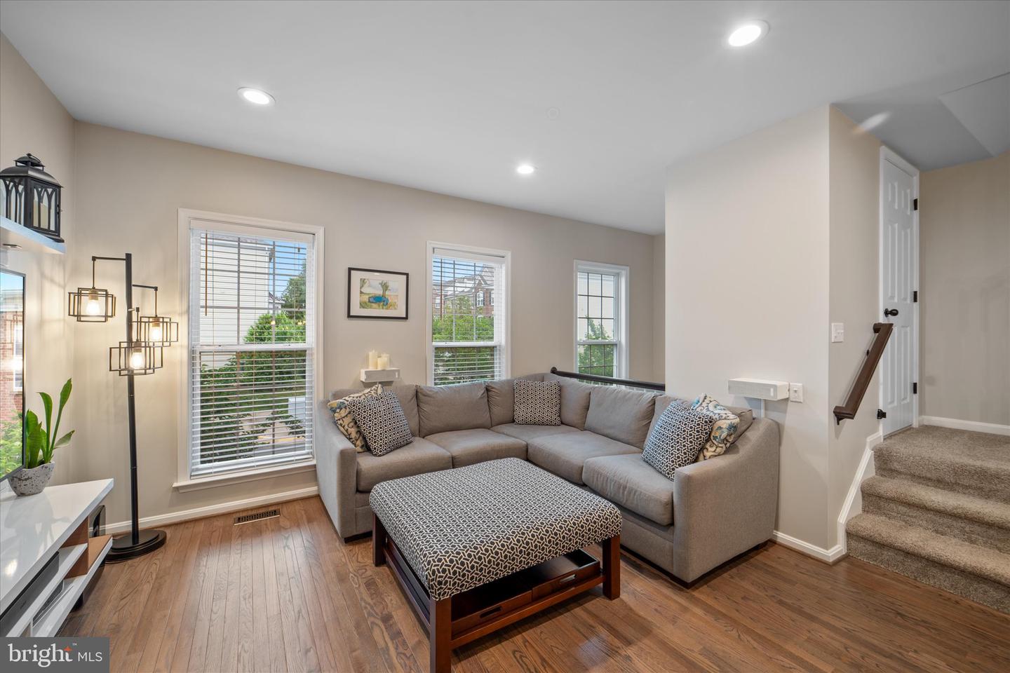 8207 SINGLELEAF LN, LORTON, Virginia 22079, 4 Bedrooms Bedrooms, ,3 BathroomsBathrooms,Residential,For sale,8207 SINGLELEAF LN,VAFX2237900 MLS # VAFX2237900