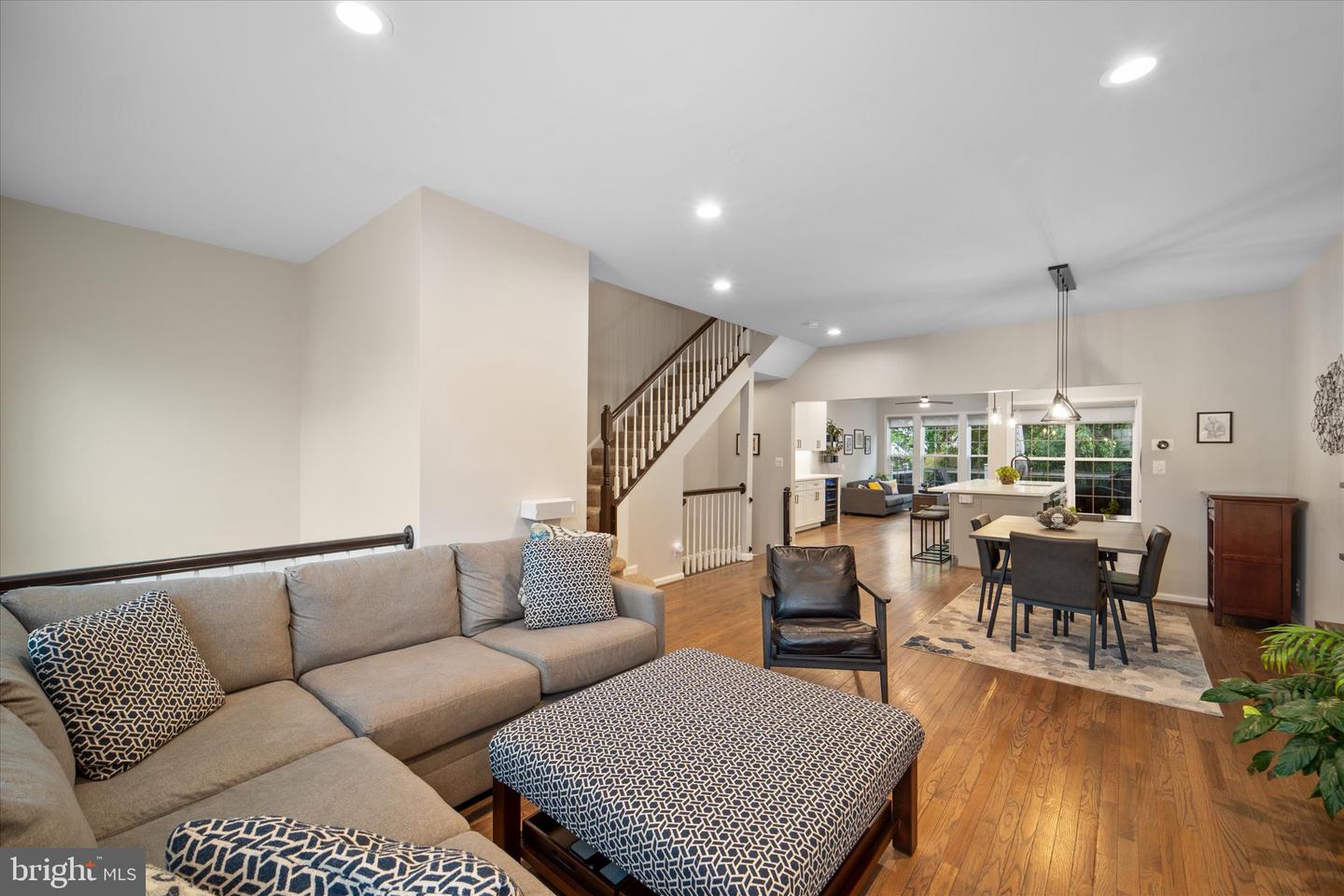8207 SINGLELEAF LN, LORTON, Virginia 22079, 4 Bedrooms Bedrooms, ,3 BathroomsBathrooms,Residential,For sale,8207 SINGLELEAF LN,VAFX2237900 MLS # VAFX2237900