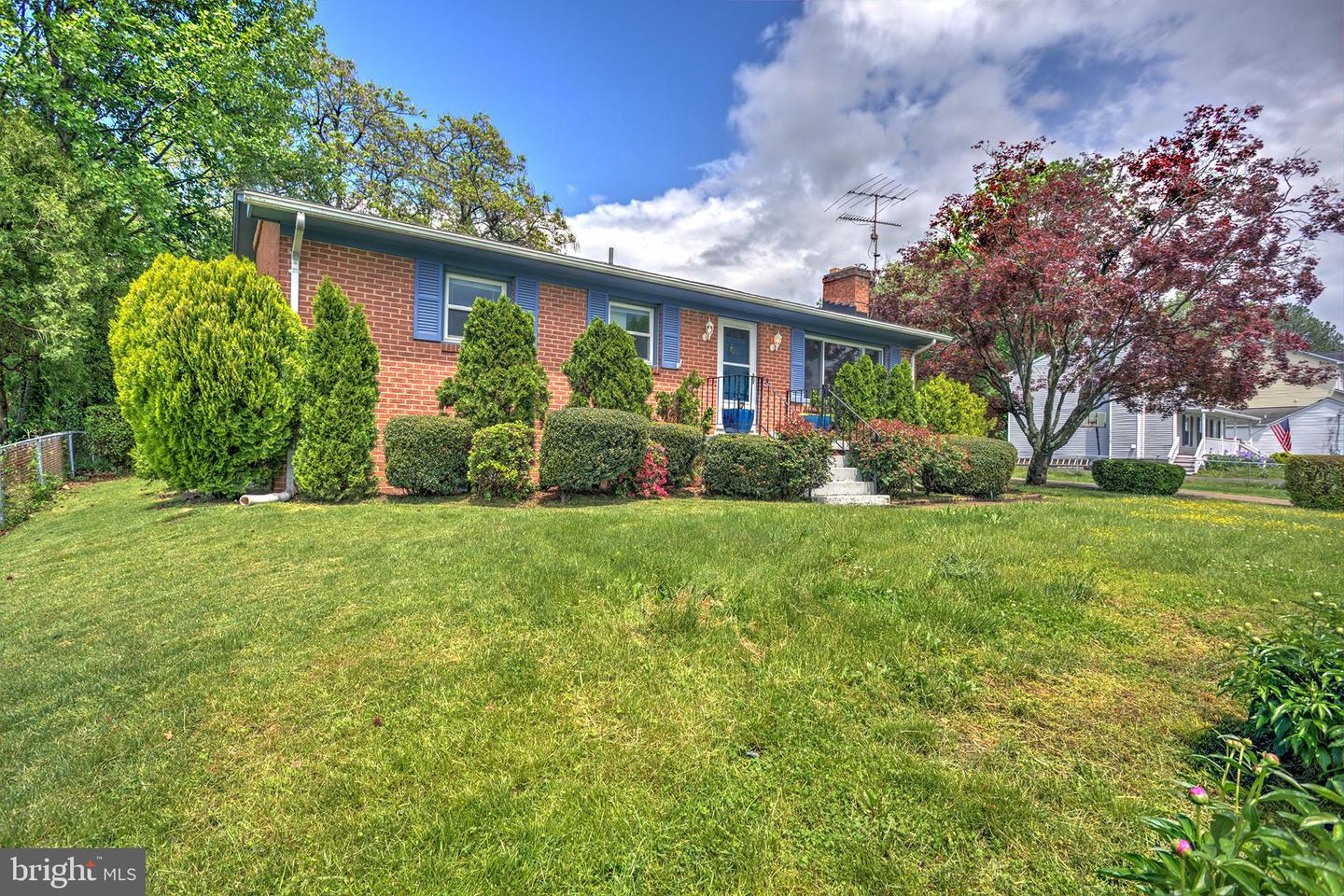 321 E E ST, PURCELLVILLE, Virginia 20132, 3 Bedrooms Bedrooms, ,2 BathroomsBathrooms,Residential,For sale,321 E E ST,VALO2095366 MLS # VALO2095366