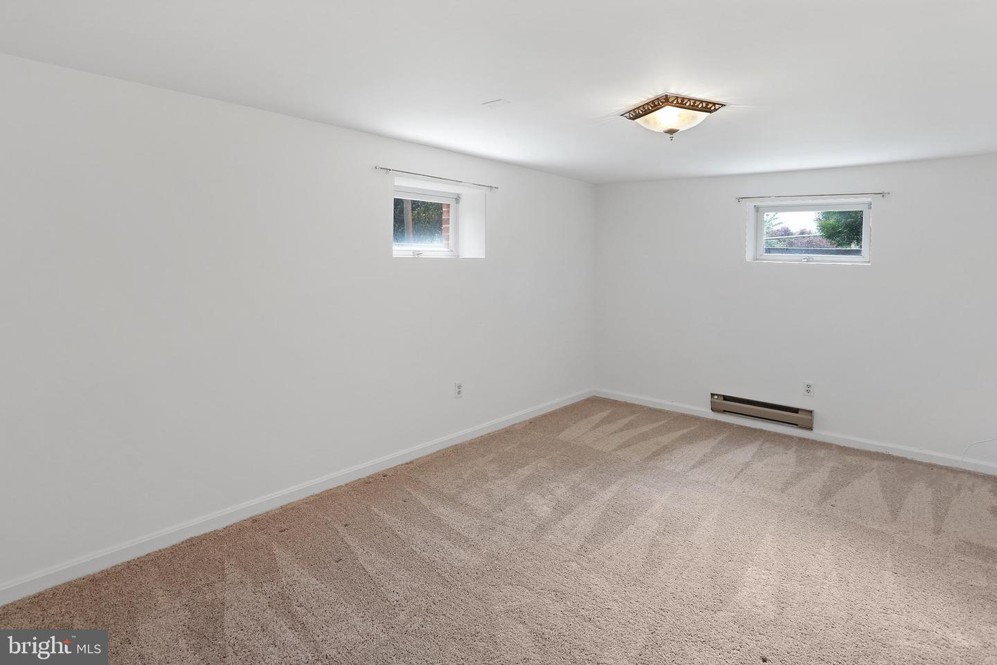 321 E E ST, PURCELLVILLE, Virginia 20132, 3 Bedrooms Bedrooms, ,2 BathroomsBathrooms,Residential,For sale,321 E E ST,VALO2095366 MLS # VALO2095366