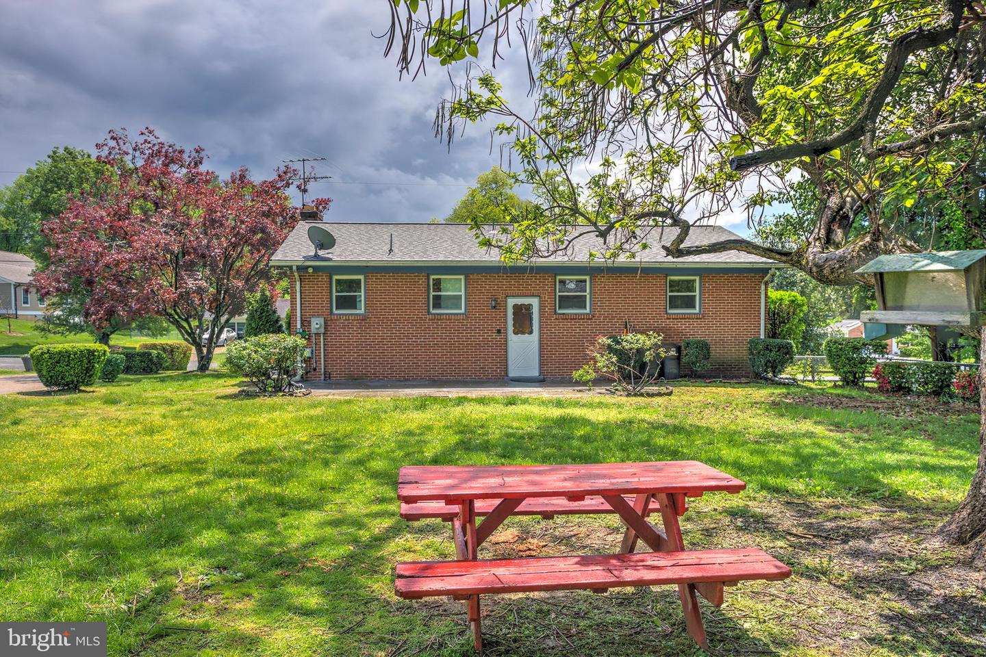 321 E E ST, PURCELLVILLE, Virginia 20132, 3 Bedrooms Bedrooms, ,2 BathroomsBathrooms,Residential,For sale,321 E E ST,VALO2095366 MLS # VALO2095366