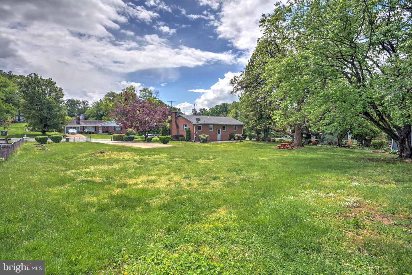 321 E E ST, PURCELLVILLE, Virginia 20132, 3 Bedrooms Bedrooms, ,2 BathroomsBathrooms,Residential,For sale,321 E E ST,VALO2095366 MLS # VALO2095366