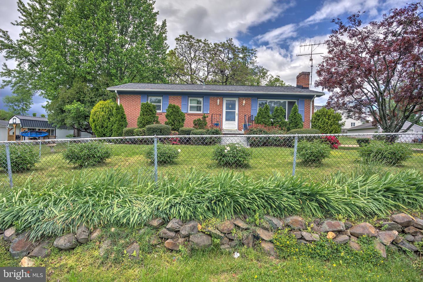 321 E E ST, PURCELLVILLE, Virginia 20132, 3 Bedrooms Bedrooms, ,2 BathroomsBathrooms,Residential,For sale,321 E E ST,VALO2095366 MLS # VALO2095366