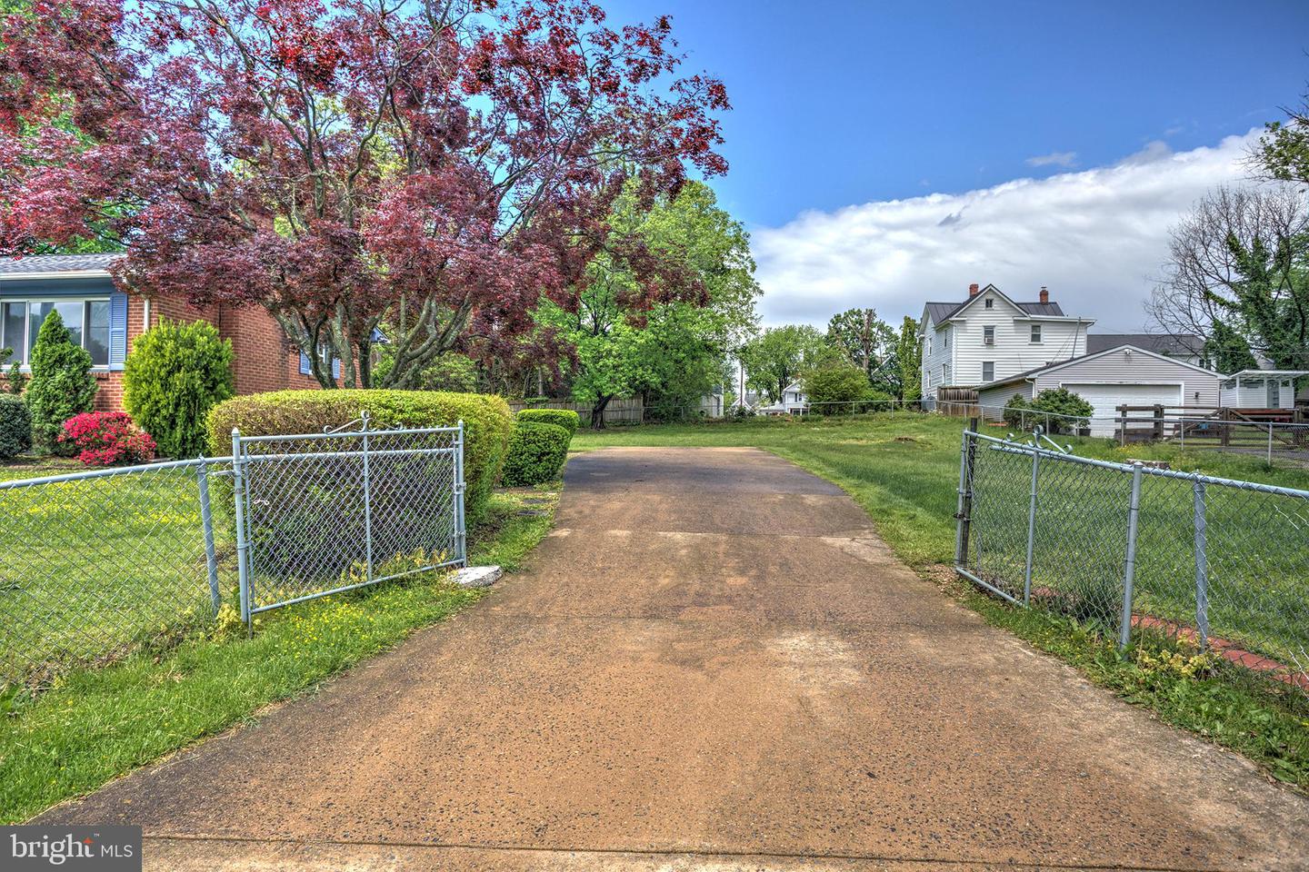 321 E E ST, PURCELLVILLE, Virginia 20132, 3 Bedrooms Bedrooms, ,2 BathroomsBathrooms,Residential,For sale,321 E E ST,VALO2095366 MLS # VALO2095366