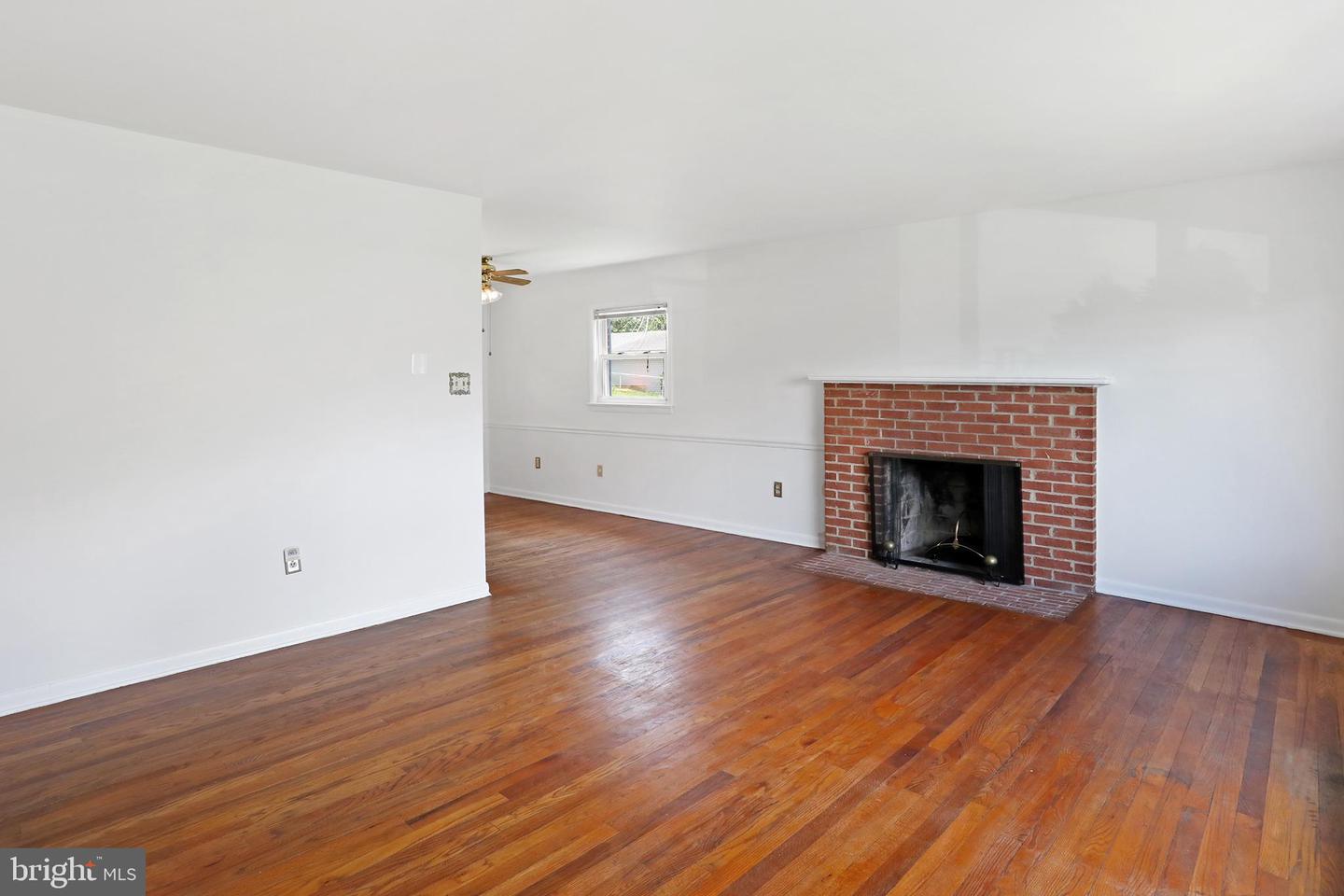 321 E E ST, PURCELLVILLE, Virginia 20132, 3 Bedrooms Bedrooms, ,2 BathroomsBathrooms,Residential,For sale,321 E E ST,VALO2095366 MLS # VALO2095366