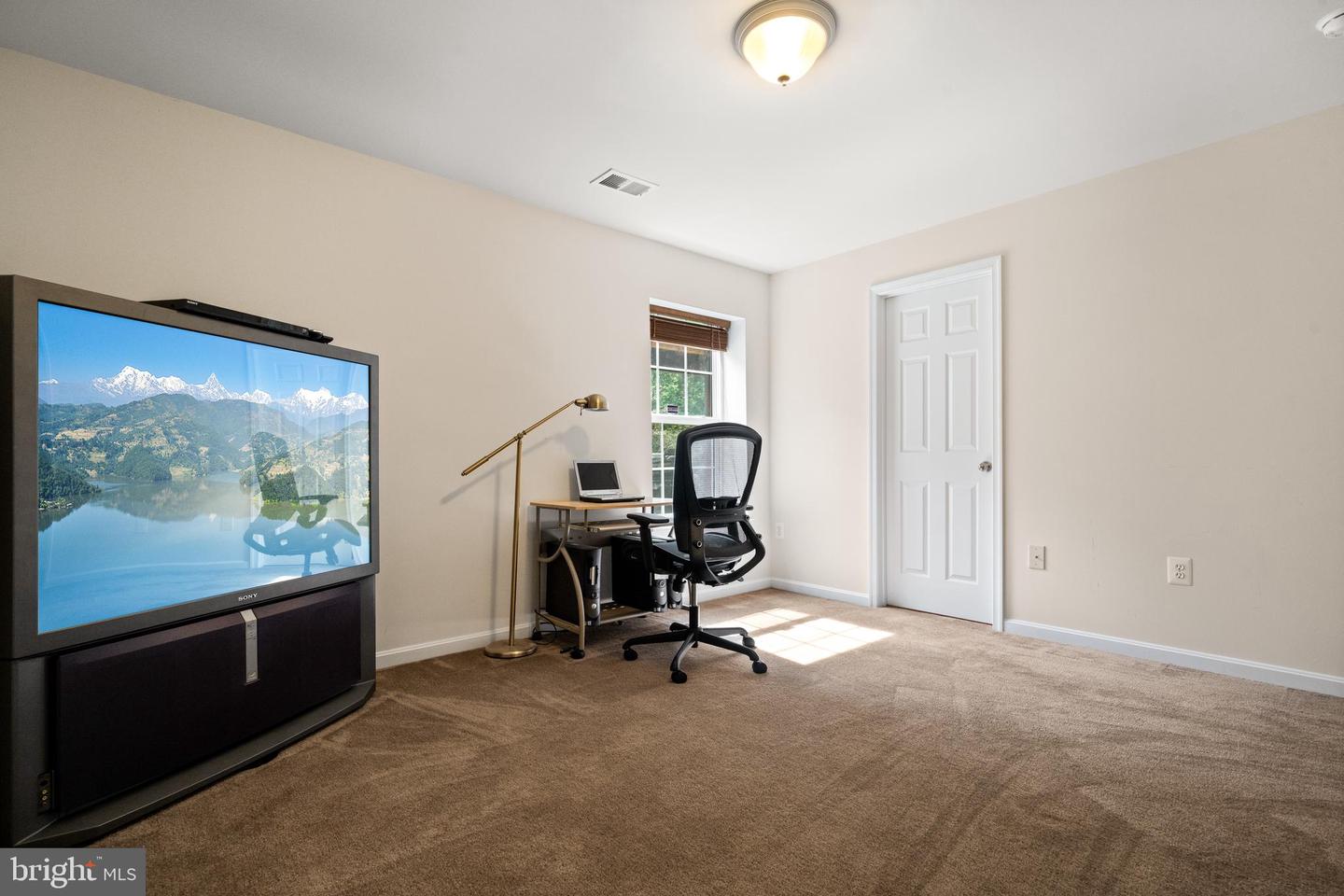 16280 EAGLE FLIGHT CIR, WOODBRIDGE, Virginia 22191, 5 Bedrooms Bedrooms, ,3 BathroomsBathrooms,Residential,For sale,16280 EAGLE FLIGHT CIR,VAPW2093568 MLS # VAPW2093568