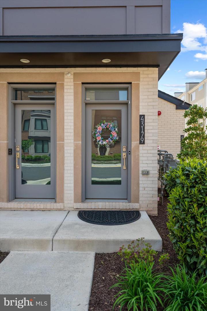 43179 MONGOLD SQ, ASHBURN, Virginia 20148, 3 Bedrooms Bedrooms, ,2 BathroomsBathrooms,Residential,For sale,43179 MONGOLD SQ,VALO2095334 MLS # VALO2095334