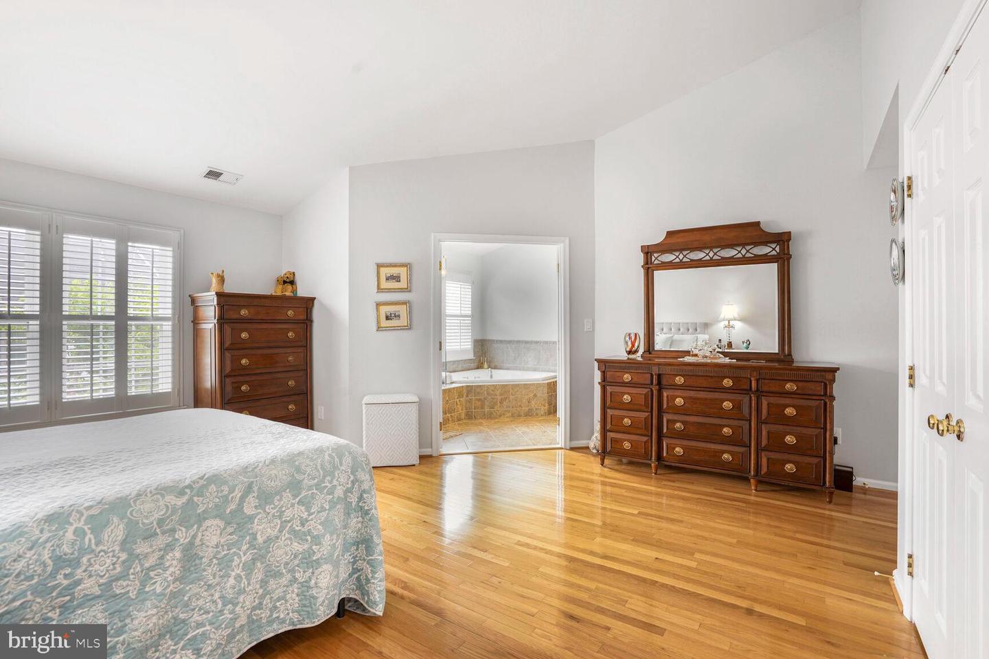 8511 WESTOWN WAY, VIENNA, Virginia 22182, 3 Bedrooms Bedrooms, ,3 BathroomsBathrooms,Residential,For sale,8511 WESTOWN WAY,VAFX2238086 MLS # VAFX2238086