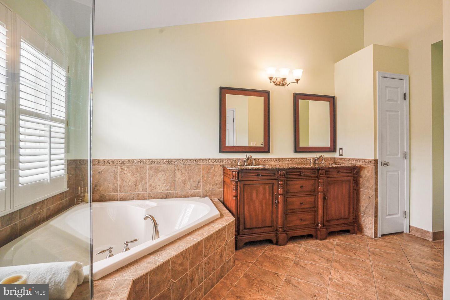 8511 WESTOWN WAY, VIENNA, Virginia 22182, 3 Bedrooms Bedrooms, ,3 BathroomsBathrooms,Residential,For sale,8511 WESTOWN WAY,VAFX2238086 MLS # VAFX2238086