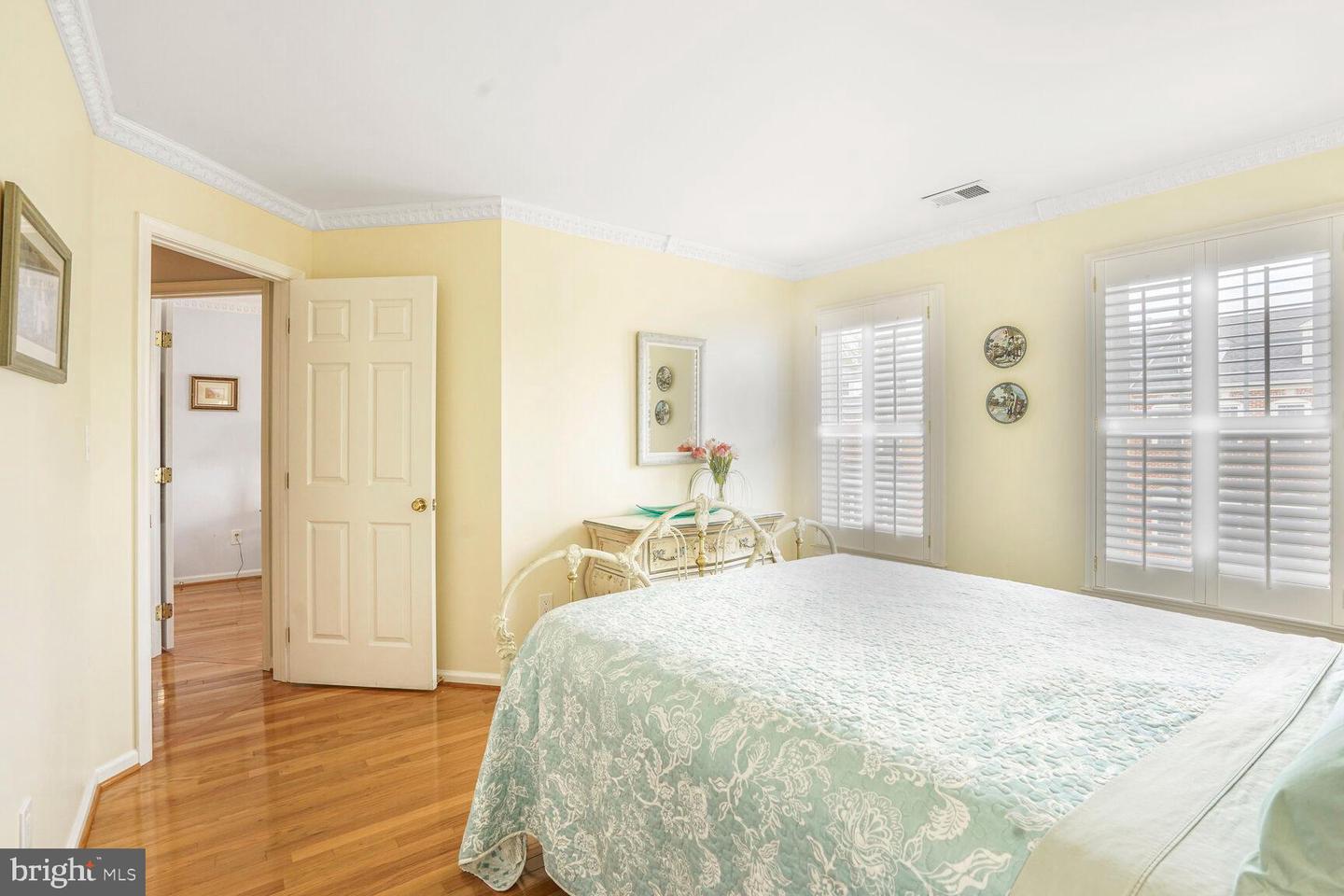 8511 WESTOWN WAY, VIENNA, Virginia 22182, 3 Bedrooms Bedrooms, ,3 BathroomsBathrooms,Residential,For sale,8511 WESTOWN WAY,VAFX2238086 MLS # VAFX2238086