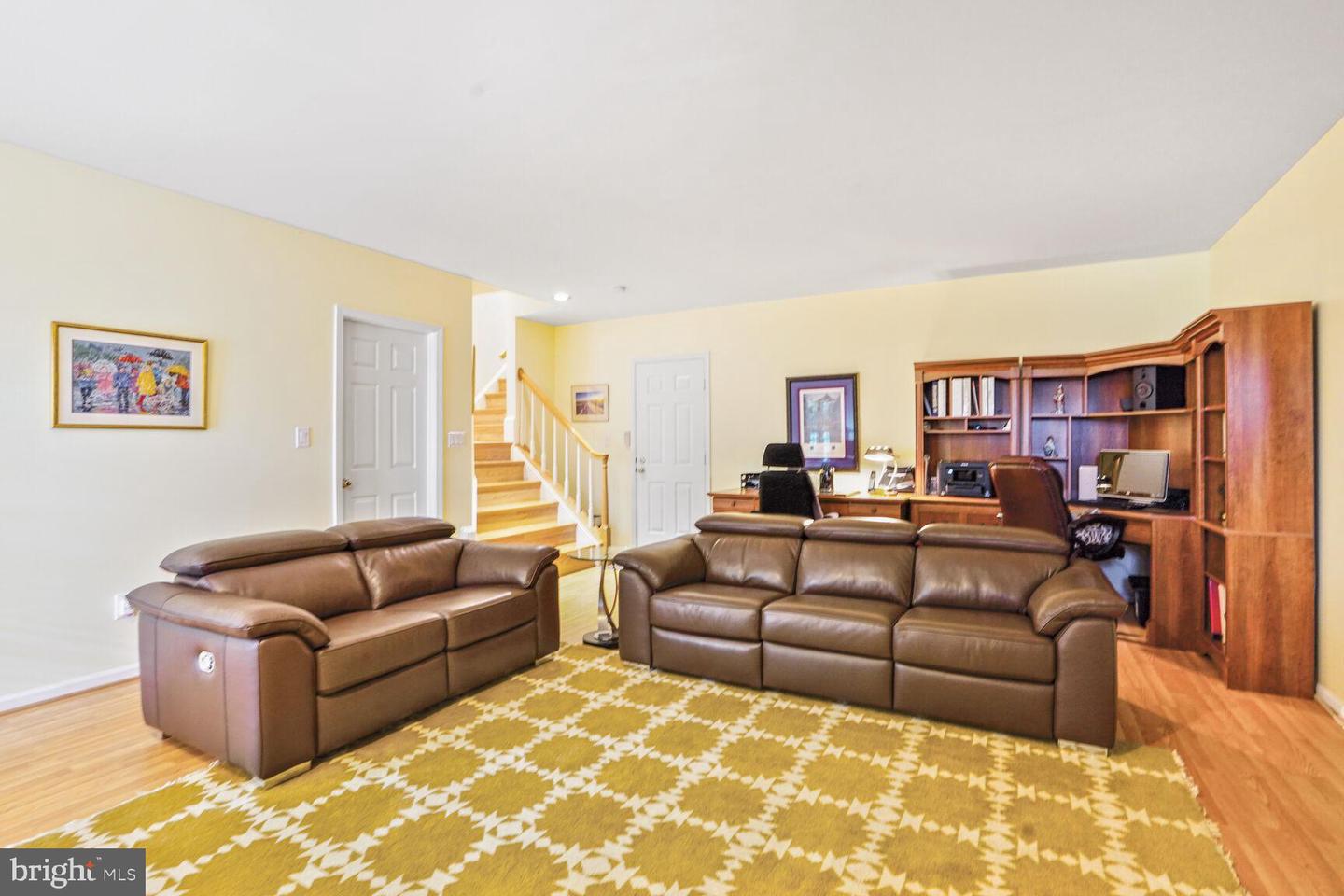 8511 WESTOWN WAY, VIENNA, Virginia 22182, 3 Bedrooms Bedrooms, ,3 BathroomsBathrooms,Residential,For sale,8511 WESTOWN WAY,VAFX2238086 MLS # VAFX2238086