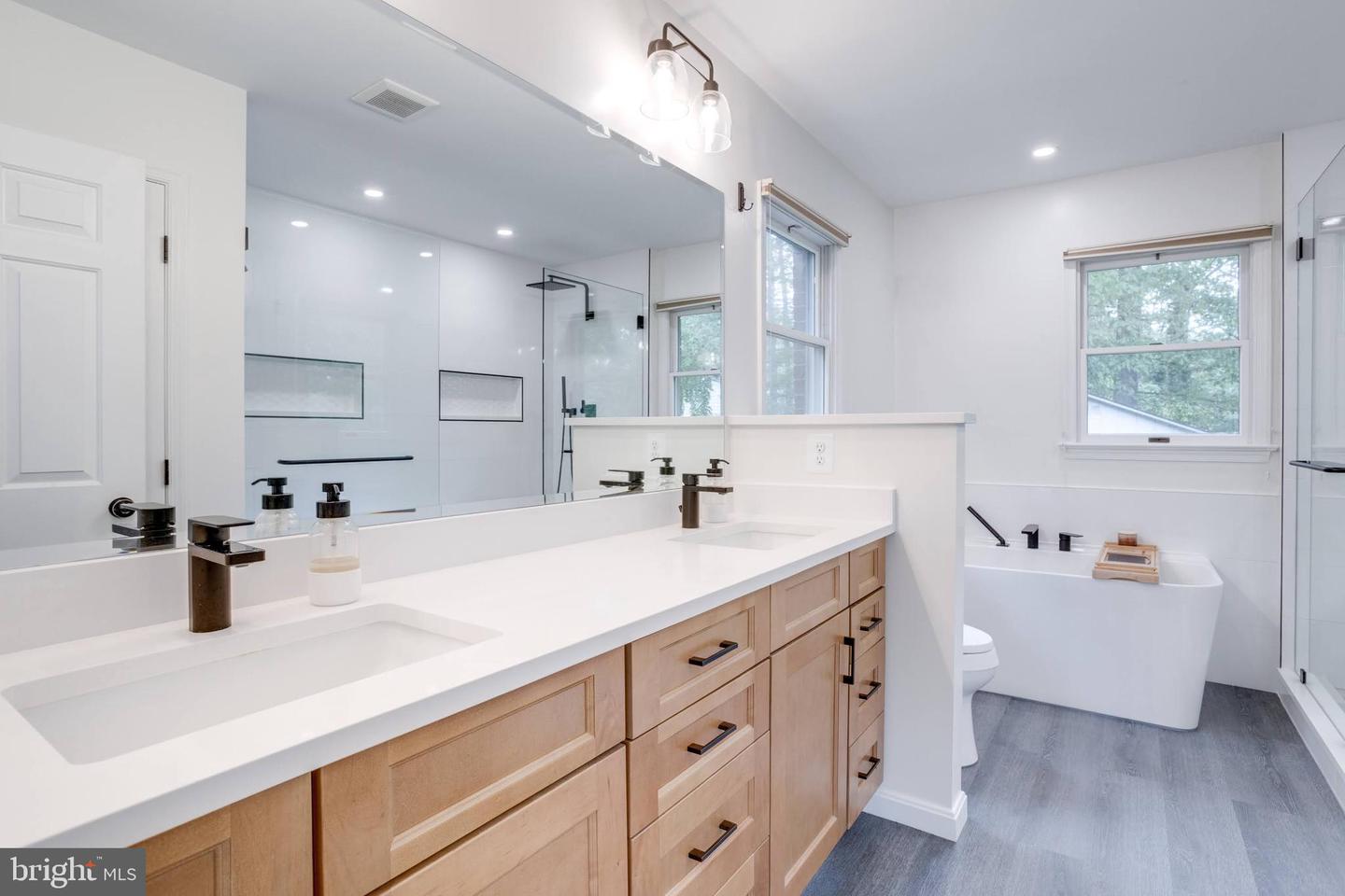 8212 WOODLAND AVE, ANNANDALE, Virginia 22003, 4 Bedrooms Bedrooms, ,3 BathroomsBathrooms,Residential,For sale,8212 WOODLAND AVE,VAFX2238322 MLS # VAFX2238322
