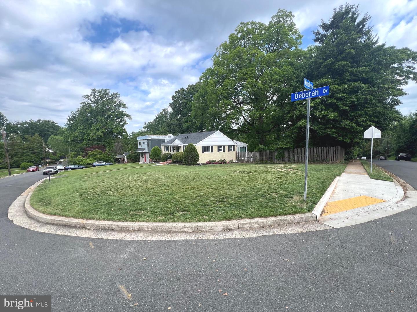 7216 DEBORAH DR, FALLS CHURCH, Virginia 22046, 3 Bedrooms Bedrooms, ,2 BathroomsBathrooms,Residential,For sale,7216 DEBORAH DR,VAFX2238336 MLS # VAFX2238336
