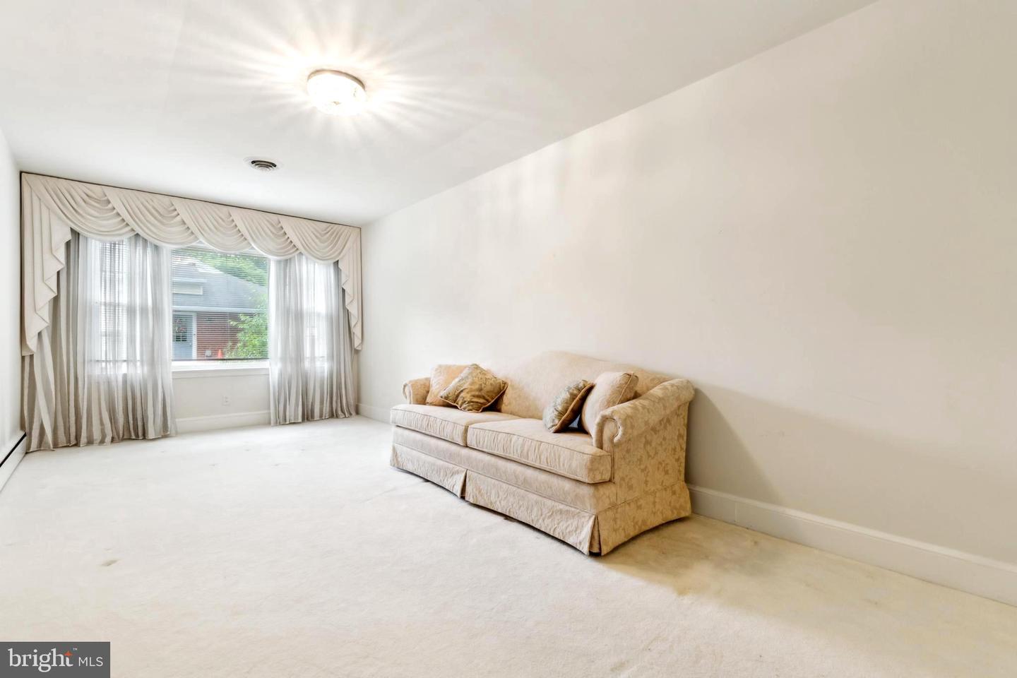 9005 LONGSTREET DR, MANASSAS, Virginia 20110, 3 Bedrooms Bedrooms, ,2 BathroomsBathrooms,Residential,For sale,9005 LONGSTREET DR,VAMN2008262 MLS # VAMN2008262