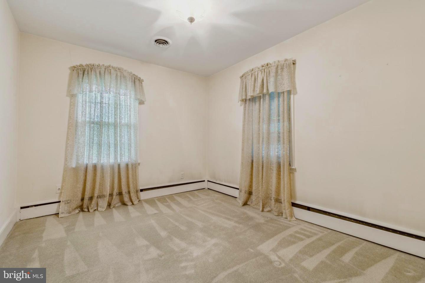 9005 LONGSTREET DR, MANASSAS, Virginia 20110, 3 Bedrooms Bedrooms, ,2 BathroomsBathrooms,Residential,For sale,9005 LONGSTREET DR,VAMN2008262 MLS # VAMN2008262