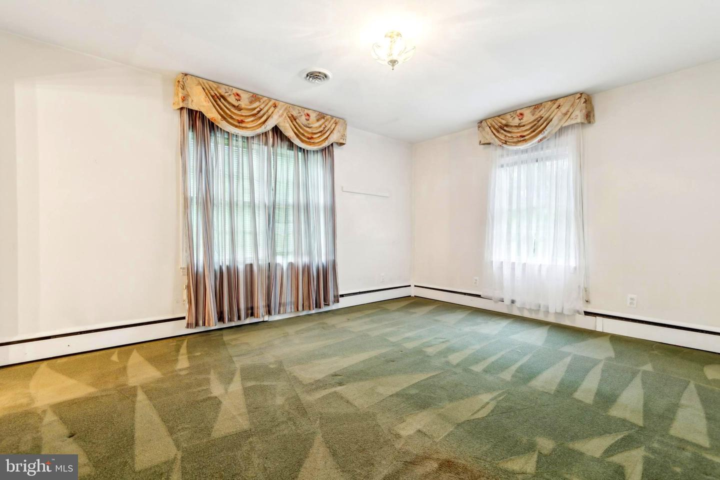 9005 LONGSTREET DR, MANASSAS, Virginia 20110, 3 Bedrooms Bedrooms, ,2 BathroomsBathrooms,Residential,For sale,9005 LONGSTREET DR,VAMN2008262 MLS # VAMN2008262