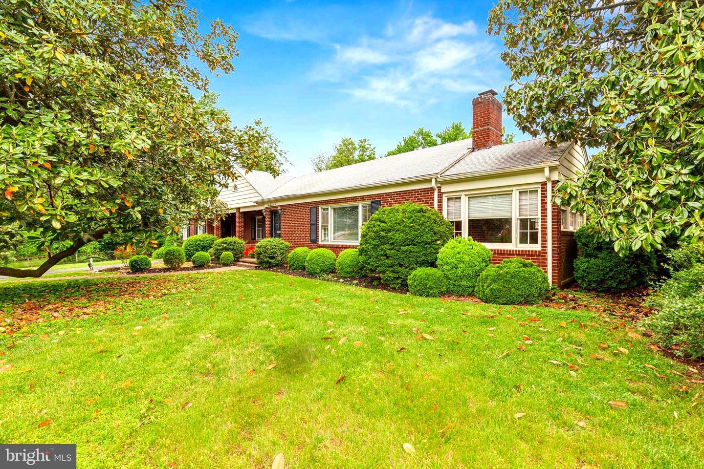 9005 LONGSTREET DR, MANASSAS, Virginia 20110, 3 Bedrooms Bedrooms, ,2 BathroomsBathrooms,Residential,For sale,9005 LONGSTREET DR,VAMN2008262 MLS # VAMN2008262