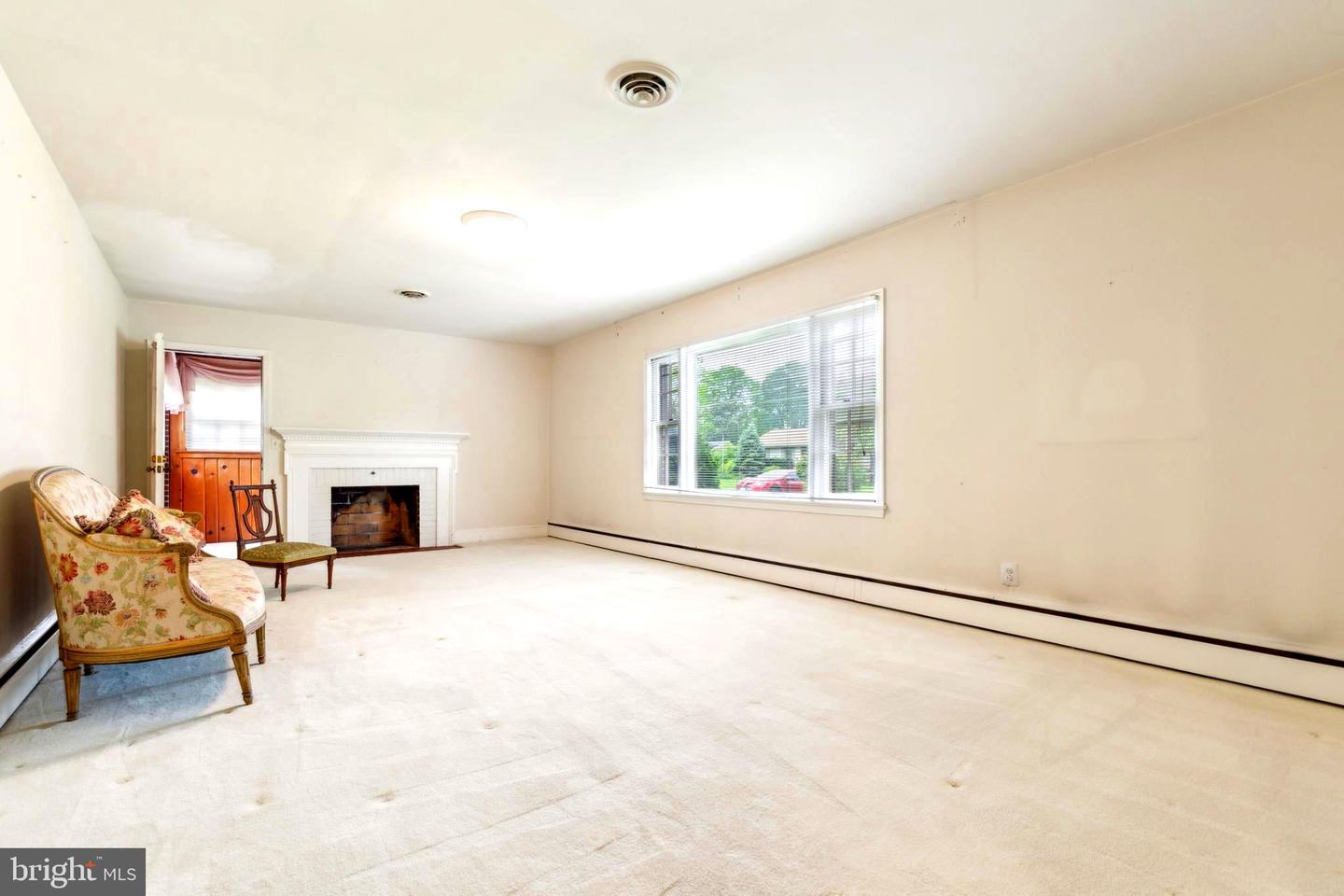 9005 LONGSTREET DR, MANASSAS, Virginia 20110, 3 Bedrooms Bedrooms, ,2 BathroomsBathrooms,Residential,For sale,9005 LONGSTREET DR,VAMN2008262 MLS # VAMN2008262