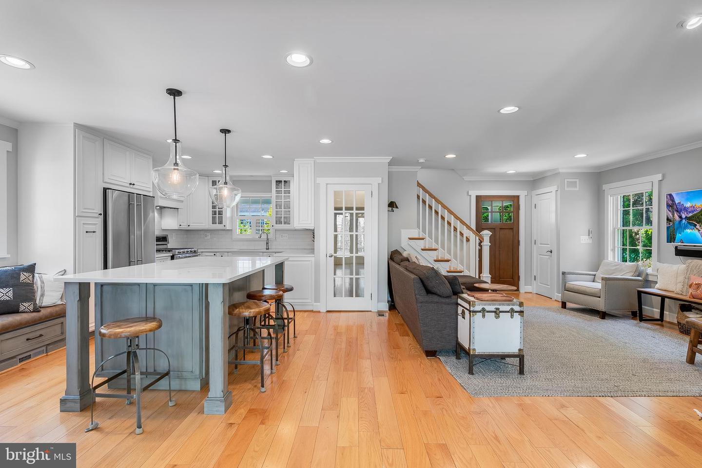 5719 15TH ST N, ARLINGTON, Virginia 22205, 6 Bedrooms Bedrooms, ,4 BathroomsBathrooms,Residential,For sale,5719 15TH ST N,VAAR2056926 MLS # VAAR2056926