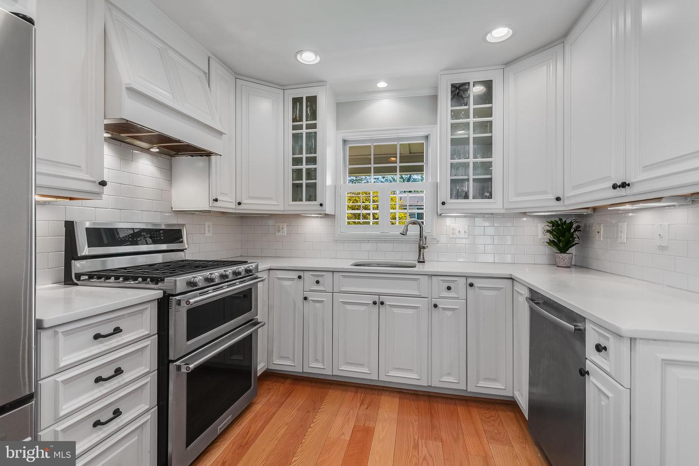 5719 15TH ST N, ARLINGTON, Virginia 22205, 6 Bedrooms Bedrooms, ,4 BathroomsBathrooms,Residential,For sale,5719 15TH ST N,VAAR2056926 MLS # VAAR2056926