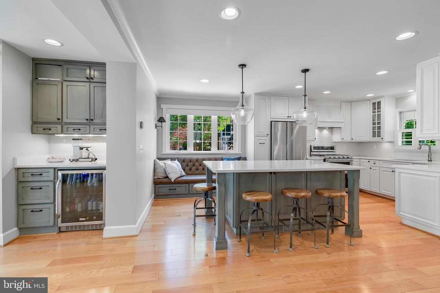 5719 15TH ST N, ARLINGTON, Virginia 22205, 6 Bedrooms Bedrooms, ,4 BathroomsBathrooms,Residential,For sale,5719 15TH ST N,VAAR2056926 MLS # VAAR2056926