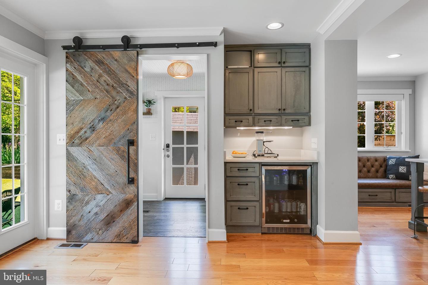 5719 15TH ST N, ARLINGTON, Virginia 22205, 6 Bedrooms Bedrooms, ,4 BathroomsBathrooms,Residential,For sale,5719 15TH ST N,VAAR2056926 MLS # VAAR2056926