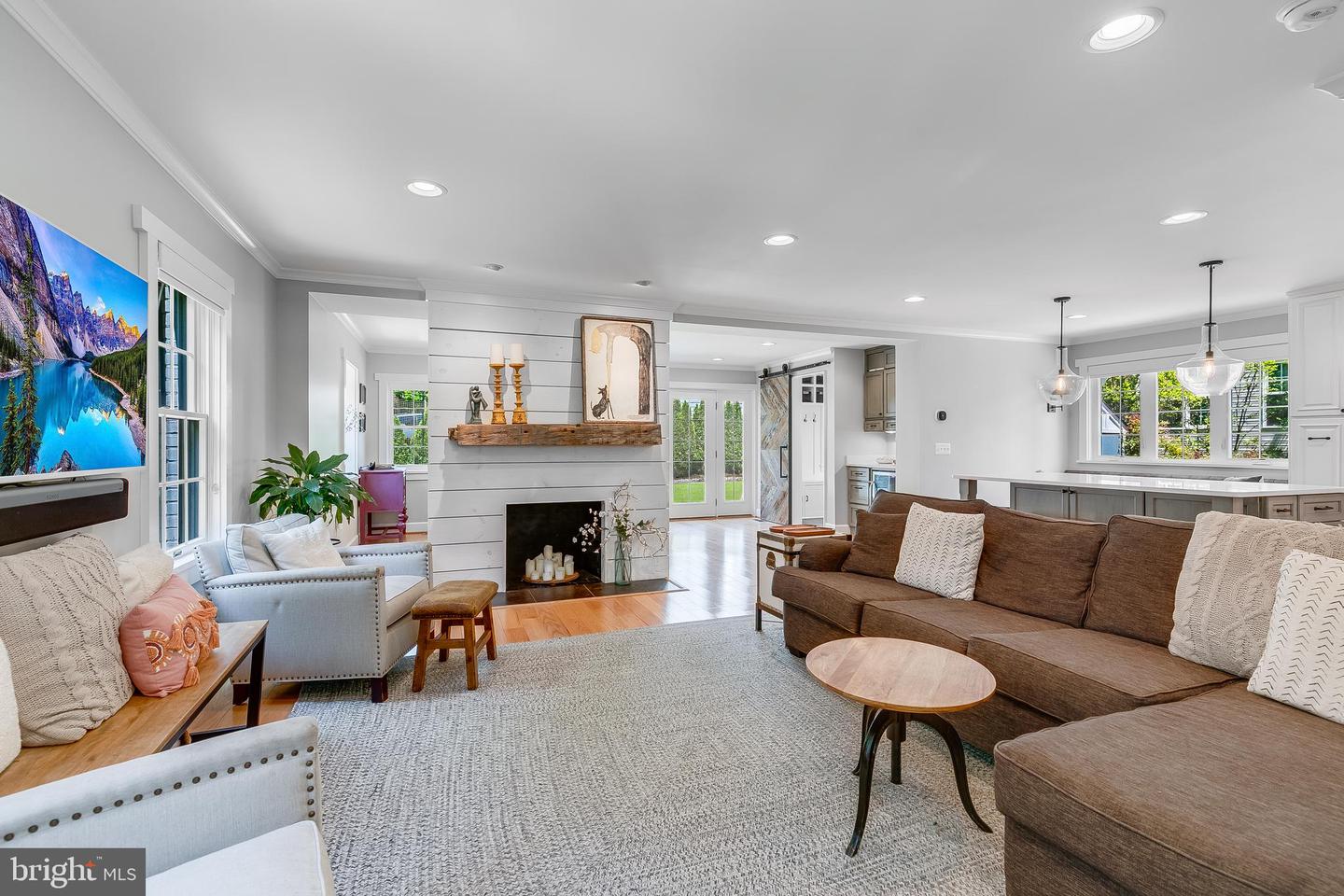 5719 15TH ST N, ARLINGTON, Virginia 22205, 6 Bedrooms Bedrooms, ,4 BathroomsBathrooms,Residential,For sale,5719 15TH ST N,VAAR2056926 MLS # VAAR2056926
