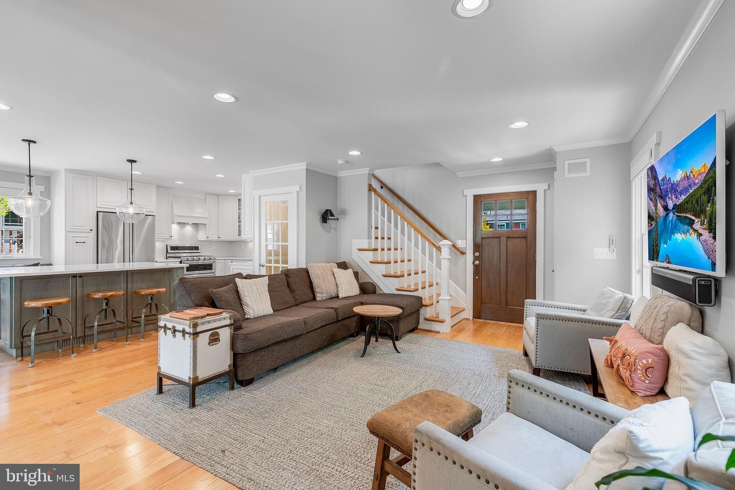 5719 15TH ST N, ARLINGTON, Virginia 22205, 6 Bedrooms Bedrooms, ,4 BathroomsBathrooms,Residential,For sale,5719 15TH ST N,VAAR2056926 MLS # VAAR2056926