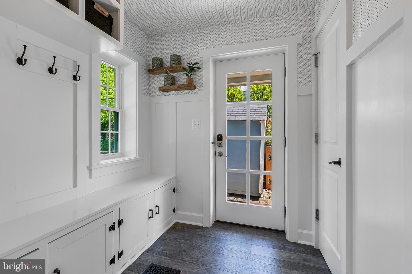 5719 15TH ST N, ARLINGTON, Virginia 22205, 6 Bedrooms Bedrooms, ,4 BathroomsBathrooms,Residential,For sale,5719 15TH ST N,VAAR2056926 MLS # VAAR2056926