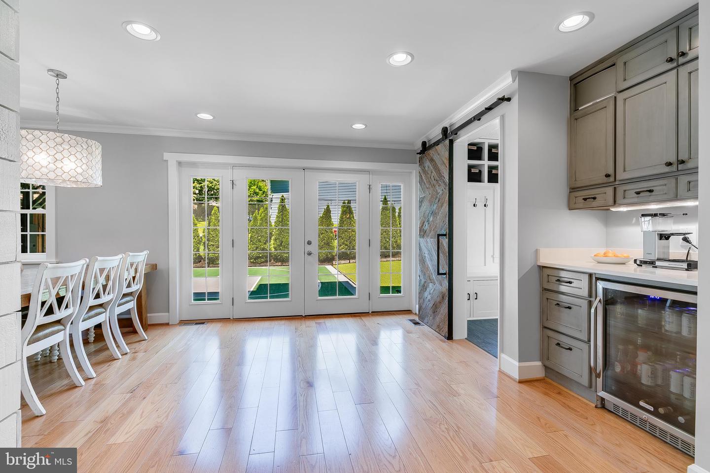 5719 15TH ST N, ARLINGTON, Virginia 22205, 6 Bedrooms Bedrooms, ,4 BathroomsBathrooms,Residential,For sale,5719 15TH ST N,VAAR2056926 MLS # VAAR2056926