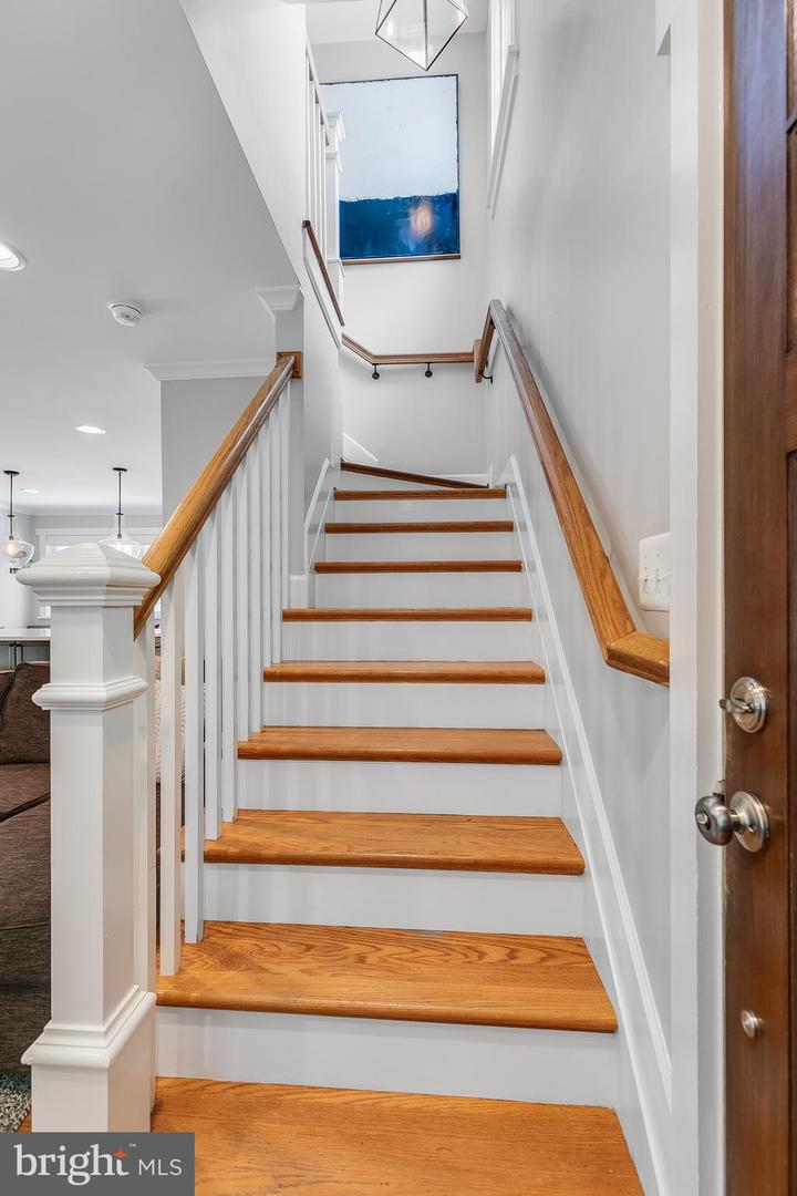5719 15TH ST N, ARLINGTON, Virginia 22205, 6 Bedrooms Bedrooms, ,4 BathroomsBathrooms,Residential,For sale,5719 15TH ST N,VAAR2056926 MLS # VAAR2056926