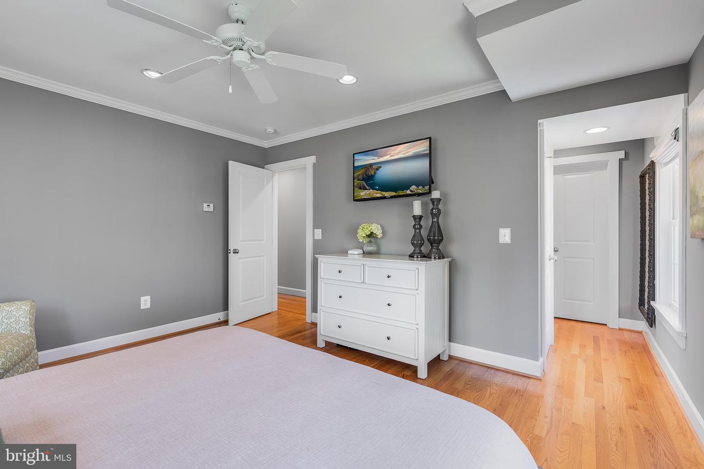5719 15TH ST N, ARLINGTON, Virginia 22205, 6 Bedrooms Bedrooms, ,4 BathroomsBathrooms,Residential,For sale,5719 15TH ST N,VAAR2056926 MLS # VAAR2056926