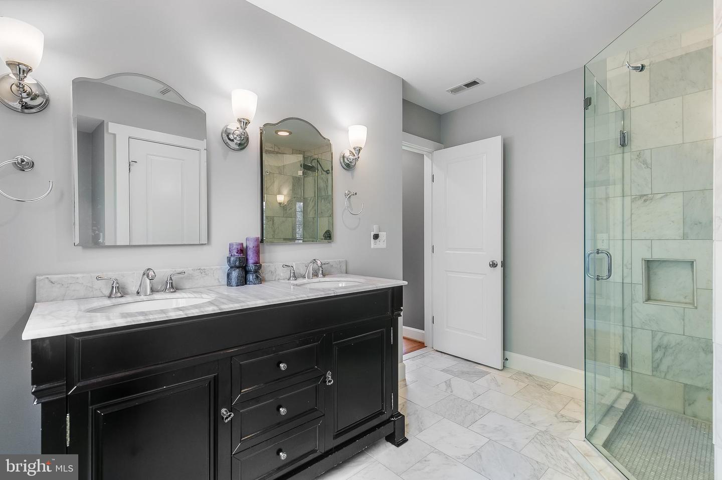 5719 15TH ST N, ARLINGTON, Virginia 22205, 6 Bedrooms Bedrooms, ,4 BathroomsBathrooms,Residential,For sale,5719 15TH ST N,VAAR2056926 MLS # VAAR2056926
